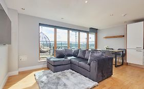 King Penthouse Apt View&Free Parking!